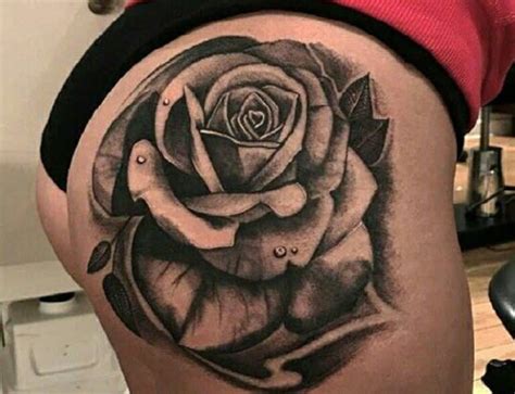 tatuajes mujer nalga|Tatuajes en la nalga